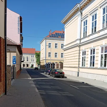 Szent Kristof 公寓式酒店