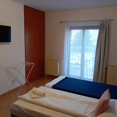 Szent Kristof 公寓式酒店 3*